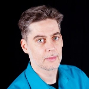 ari vidali headshot